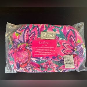 Lilly Pulitzer bright pink cosmetic pouch NWT in original package